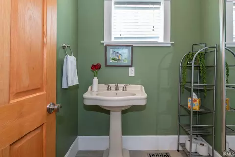 Bath - 730 W Howe St, Bloomington, IN 47403 photo 1 of 7
