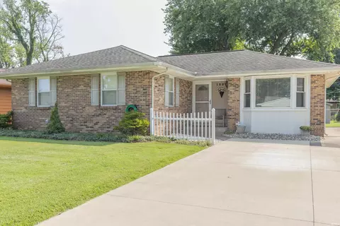 1504 Continental Dr, Evansville, IN 47715