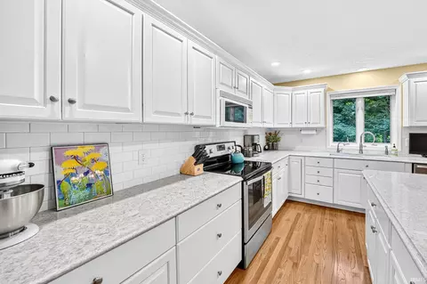 Kitchen - 51973 Fall Creek Dr, Granger, IN 46530 photo 5 of 6