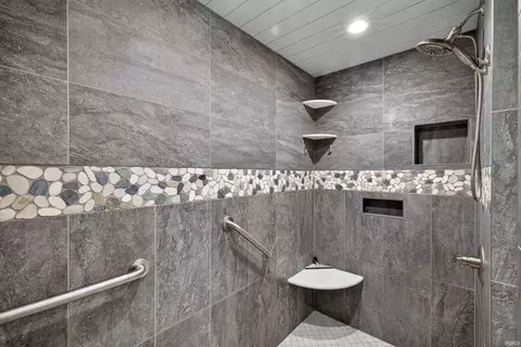 Bath - 299 Spring Haven Rd, Mitchell, IN 47446 photo 4 of 5