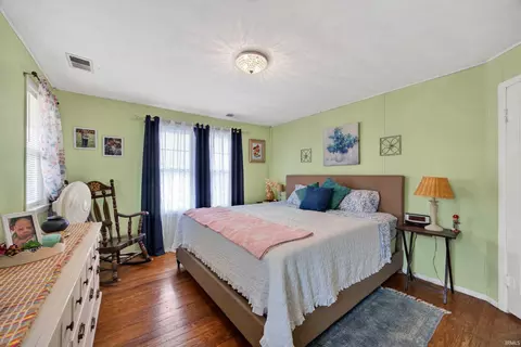 Bedroom - 215 S 8th St, Mitchell, IN 47446 photo 4 of 8