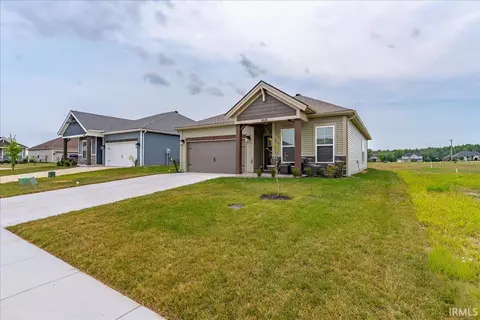 4641 Chelmsford Dr, Newburgh, IN 47630