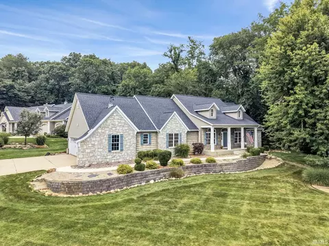 55755 Little Creek Ln, Middlebury, IN 46540