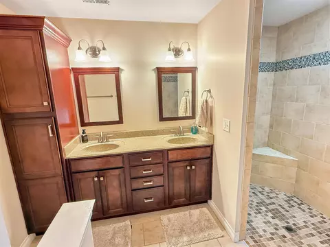 Bath - 1453 Summit St, Jasper, IN 47546 photo 1 of 3