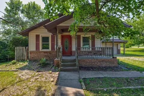 210 S East St, Oakland City, IN 47660