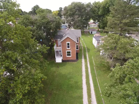 210 N Railroad St, Monticello, IN 47960