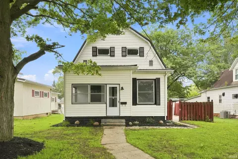 204 N Whitley St, Columbia City, IN 46725