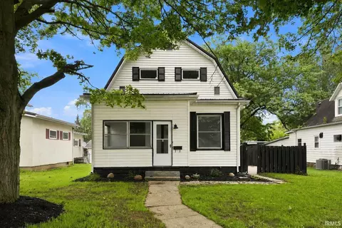 204 N Whitley St, Columbia City, IN 46725