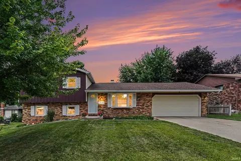 2816 Council Oak Dr, South Bend, IN 46628