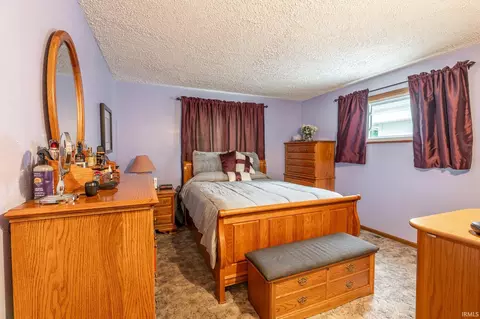Bedroom - 20 Parkway Dr, Wabash, IN 46992 photo 2 of 3