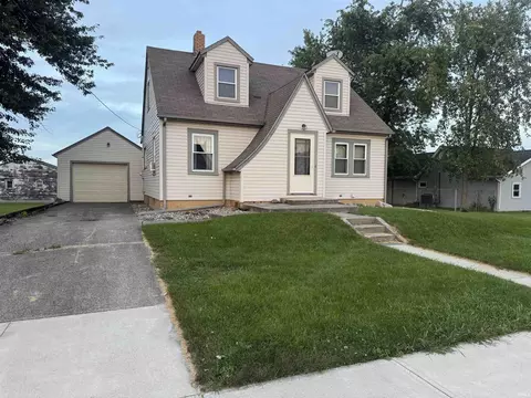 11529 Edgewater Ave, Hoagland, IN 46745