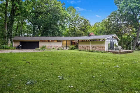 1910 Ribourde Dr, South Bend, IN 46628