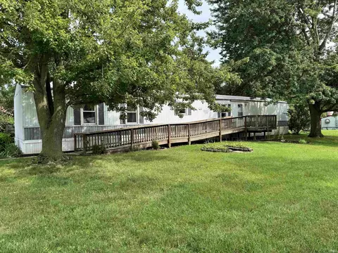 402 S Higbee St, Milford, IN 46542