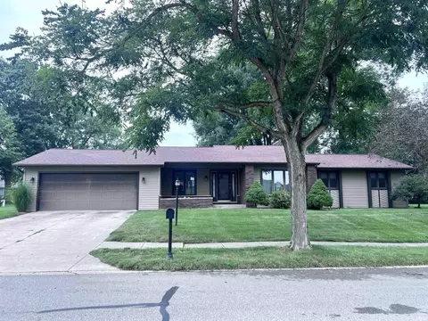 3815 Bent Oak Trl, Elkhart, IN 46517