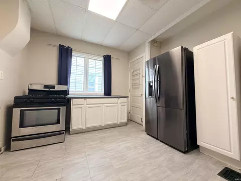 Kitchen - 134 E Calvert St, South Bend, IN 46613 photo 2 of 3