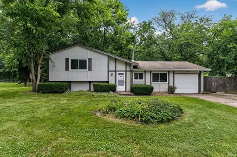 24403 Rolling Oaks Dr, South Bend, IN 46628