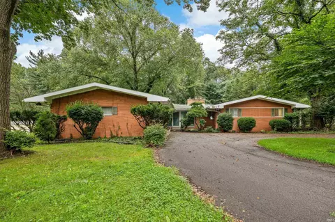 52585 Brooktrails Dr, South Bend, IN 46637