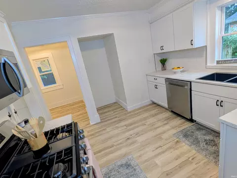 Kitchen - 827 Ewing Ave, South Bend, IN 46613 photo 4 of 4