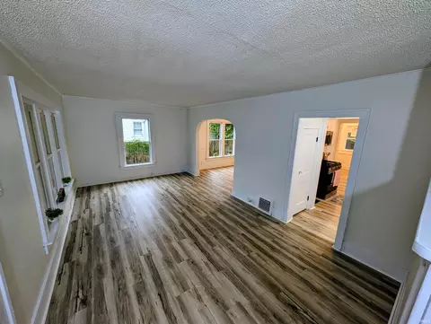 Living - 827 Ewing Ave, South Bend, IN 46613 photo 2 of 6