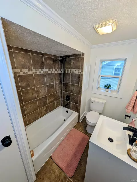 Bath - 827 Ewing Ave, South Bend, IN 46613 photo 6 of 8