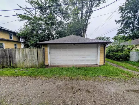 Exterior - 827 Ewing Ave, South Bend, IN 46613 photo 10 of 11