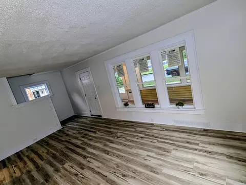 Living - 827 Ewing Ave, South Bend, IN 46613 photo 5 of 6