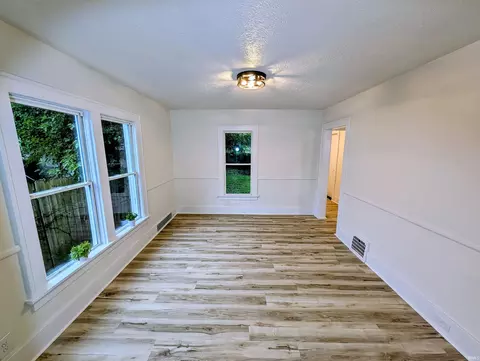 Living - 827 Ewing Ave, South Bend, IN 46613 photo 6 of 6