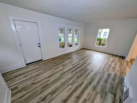 Living - 827 Ewing Ave, South Bend, IN 46613 photo 3 of 6