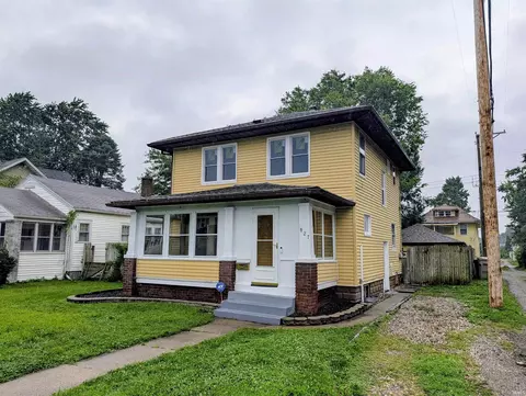 827 Ewing Ave, South Bend, IN 46613