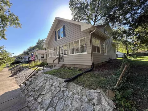 1321 N Brookfield St, South Bend, IN 46628
