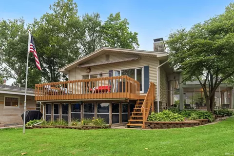 8129 E Wade Ln, North Webster, IN 46555