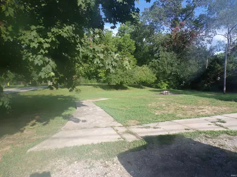 12276 Pine Cone Dr, Middlebury, IN 46540