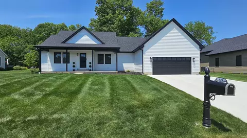 829 Spy Glass Hill Dr, Bedford, IN 47421