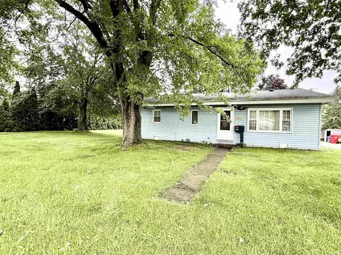 612 S West St, Winamac, IN 46996