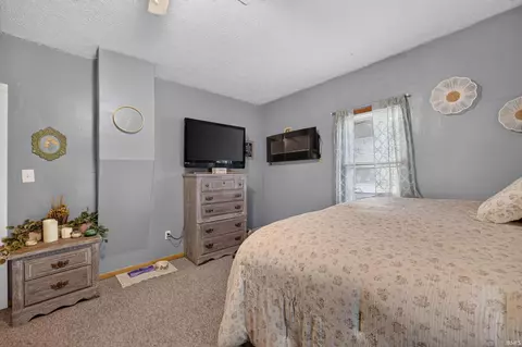 Bedroom - 1556 Rabbitsville Rd, Mitchell, IN 47446 photo 2 of 5