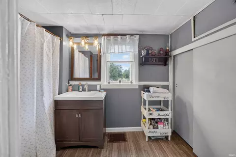 Bath - 1556 Rabbitsville Rd, Mitchell, IN 47446 photo 1 of 2