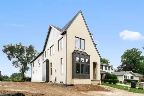 1123 N Twyckenham Dr, South Bend, IN 46617