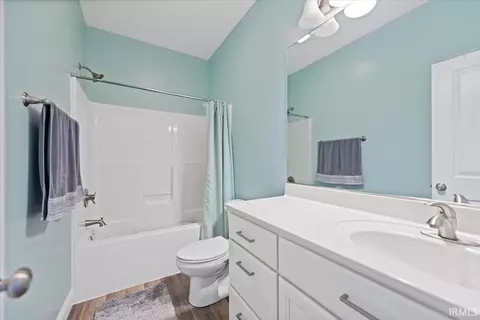Bath - 4251 W Geranium Ln, Bloomington, IN 47404 photo 3 of 4