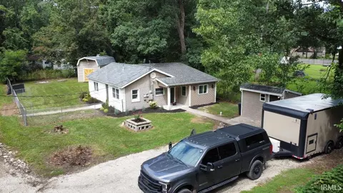26051 Lakeview Dr, Elkhart, IN 46514