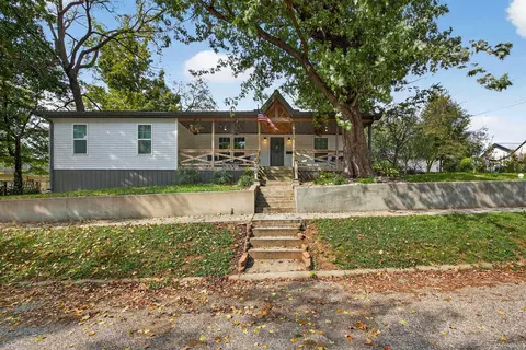 203 NE 1st St, Paoli, IN 47454