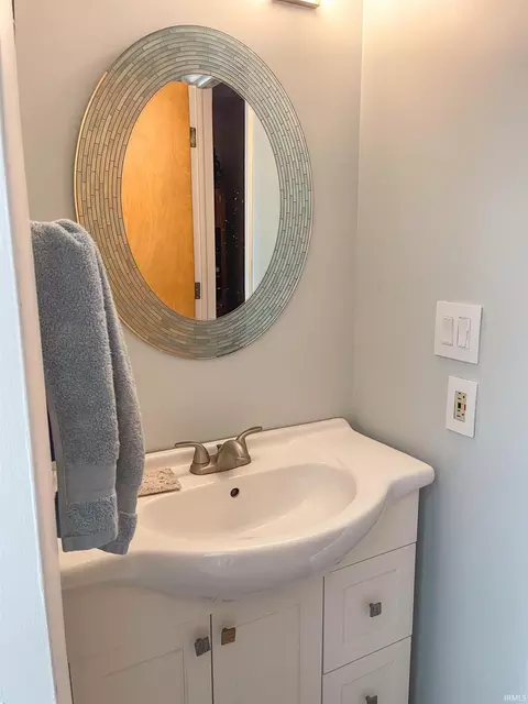 2346 E Winding Brook Cir, Bloomington, IN 47401 photo 3