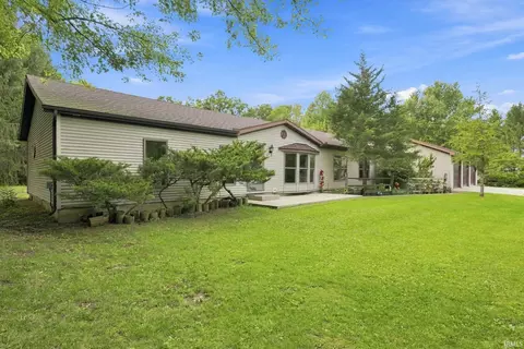 5587 N 650 W Rd, Larwill, IN 46764