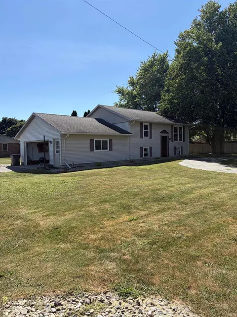 Exterior - 206 E Anstett Dr, Fowler, IN 47944 photo 3 of 6