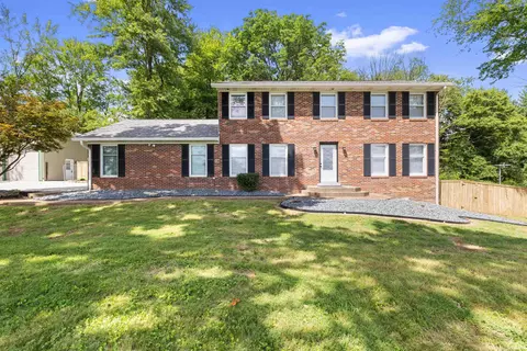 766 W Sunset Dr, Huntingburg, IN 47542