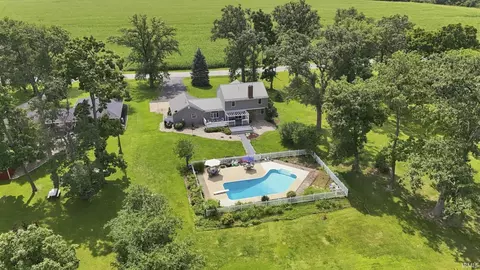 21207 Bluecast Rd, Woodburn, IN 46797