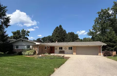 1510 Springbrook Dr, Elkhart, IN 46514