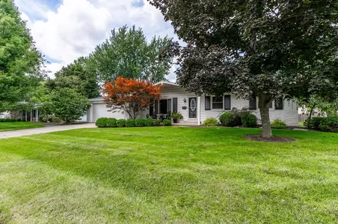 2727 Roscommon Dr, Fort Wayne, IN 46805