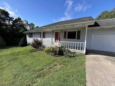 2779 E Beechwood Ln, Vincennes, IN 47591