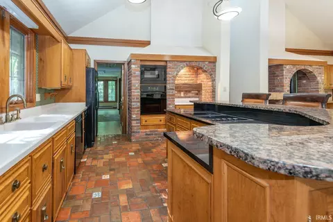 Kitchen - 3801 N Bittersweet Dr, Bloomington, IN 47408 photo 4 of 7