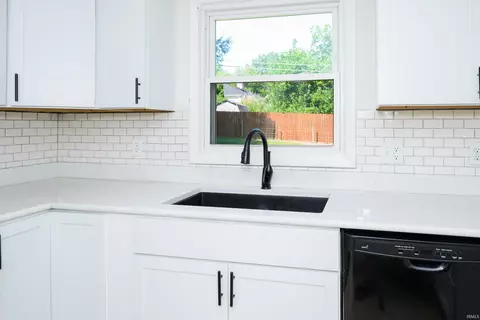 Kitchen - 1423 E Dunstan Dr, Bloomington, IN 47401 photo 1 of 5